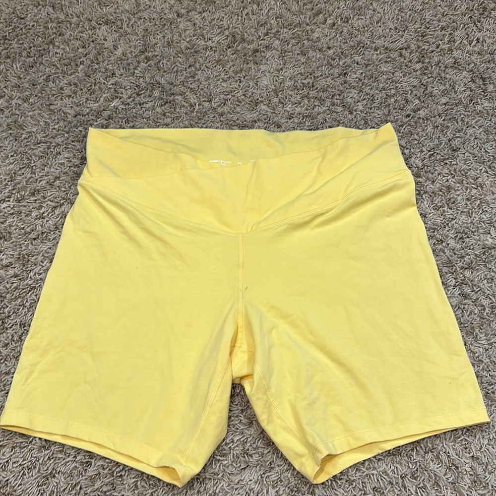 Yellow crossover biker shorts